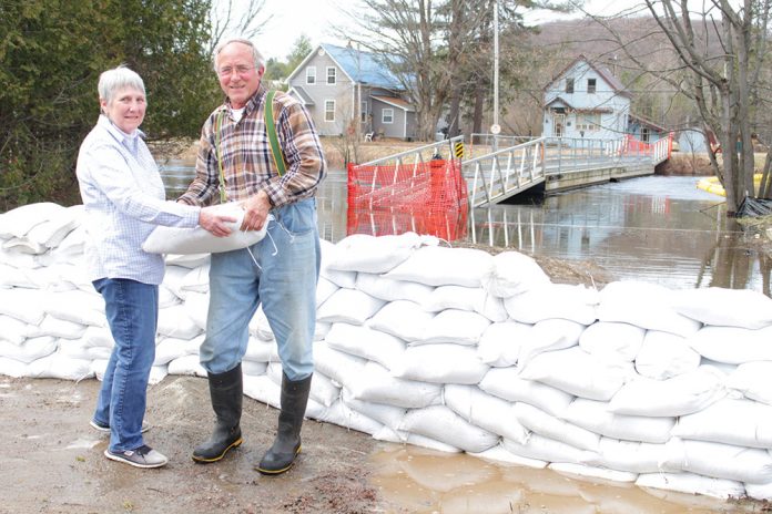 LGspringfloodingsandbaggingweb.jpg.f64545c5