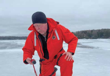 Pressure for health unit over algae